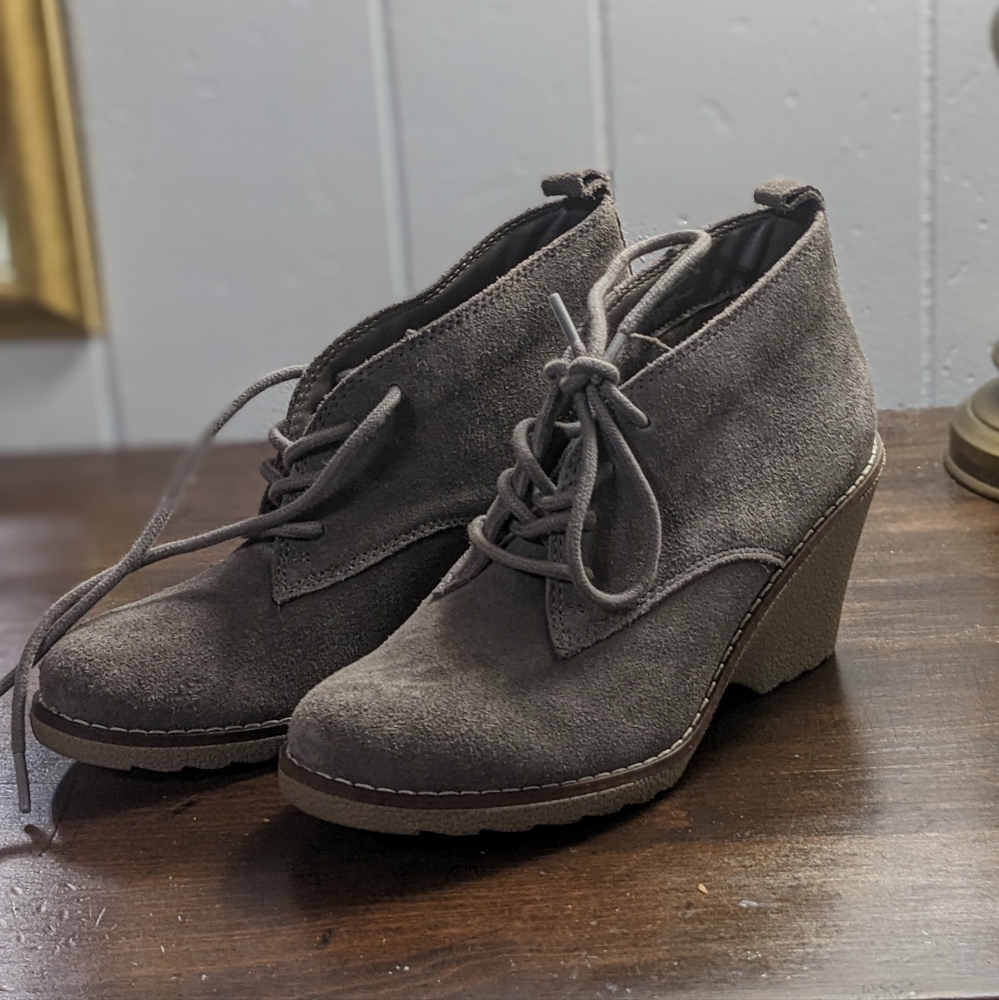 White Mountain Genuine Leather Upper Grey Wedge Ankle bootie size 8M